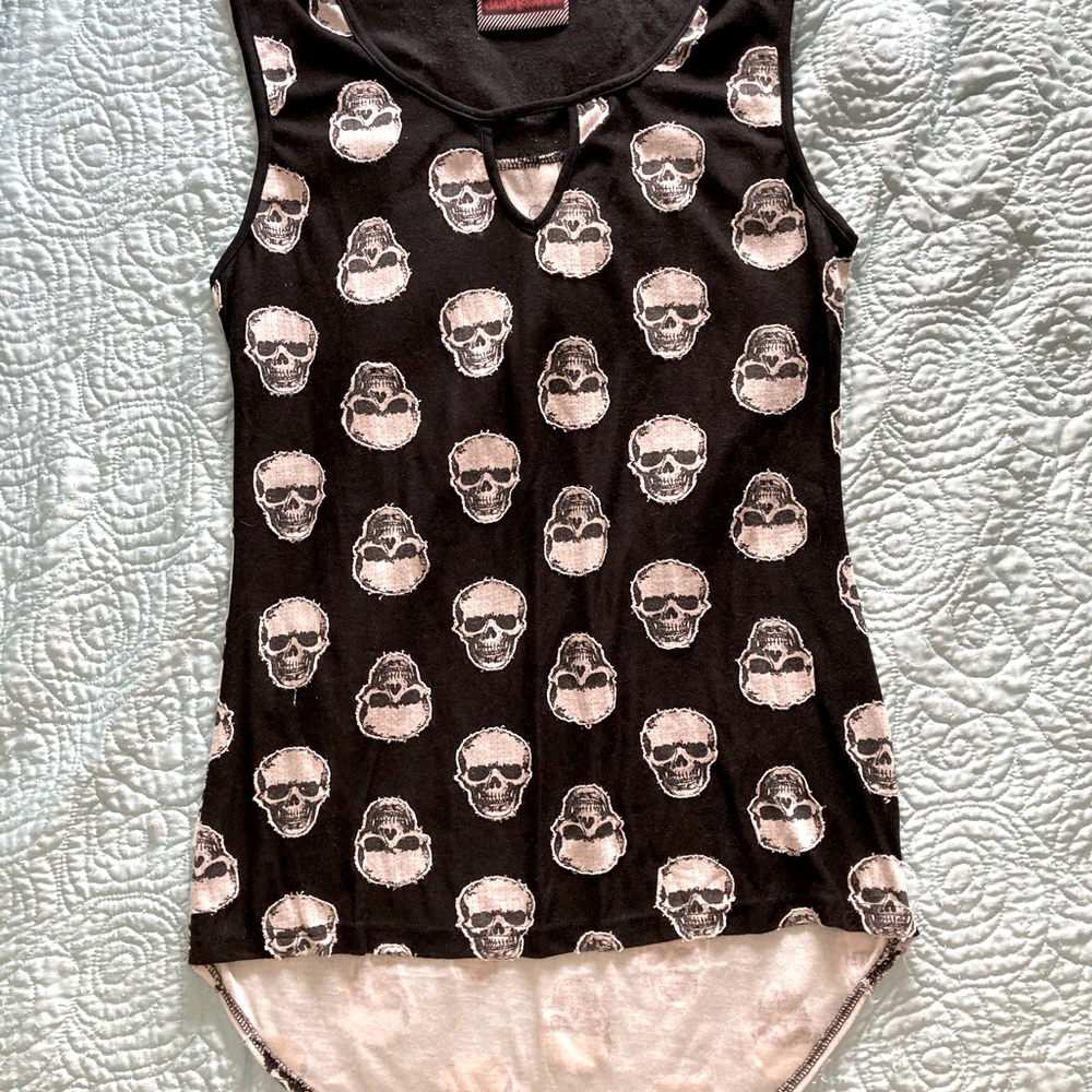 Skull Tank